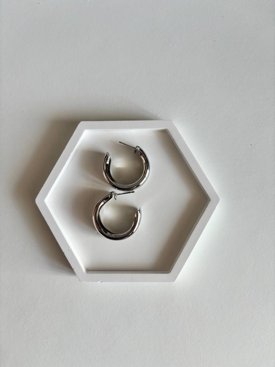 Plain White Hexagonal Tray — handmade resin hexagonal trinket tray, 11.5 cm × 10 cm × 1.3 inch